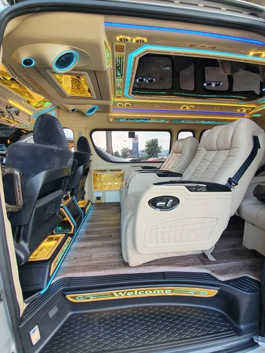 Phuket Airport - Phuket Hotel - (VIP 8 Seats Van)   — image 2