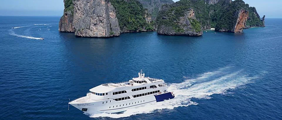Phi Phi Island Tour (Big Boat) + Lunch + Shared Transfer (Gold Seat) - (Exclude National Park Fee)