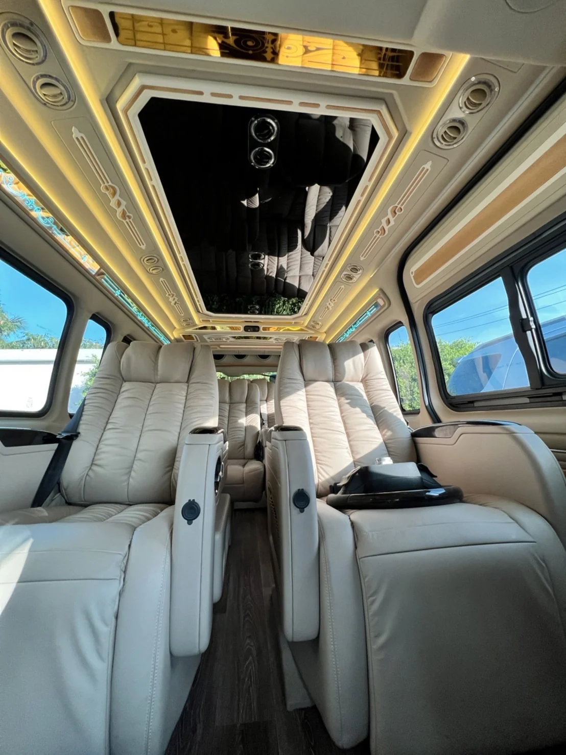 Phuket Airport - Phuket Hotel - (VIP 8 Seats Van)   — image 1