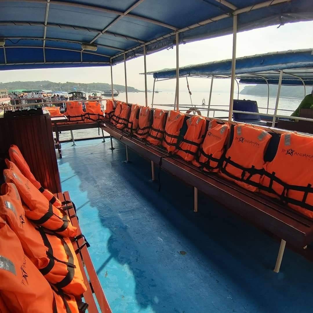 James Bond Island (Big Boat) + Sea Canoe + Lunch on Board - (No National Park Fee) + SIC Transfer (Patong area) — image 5