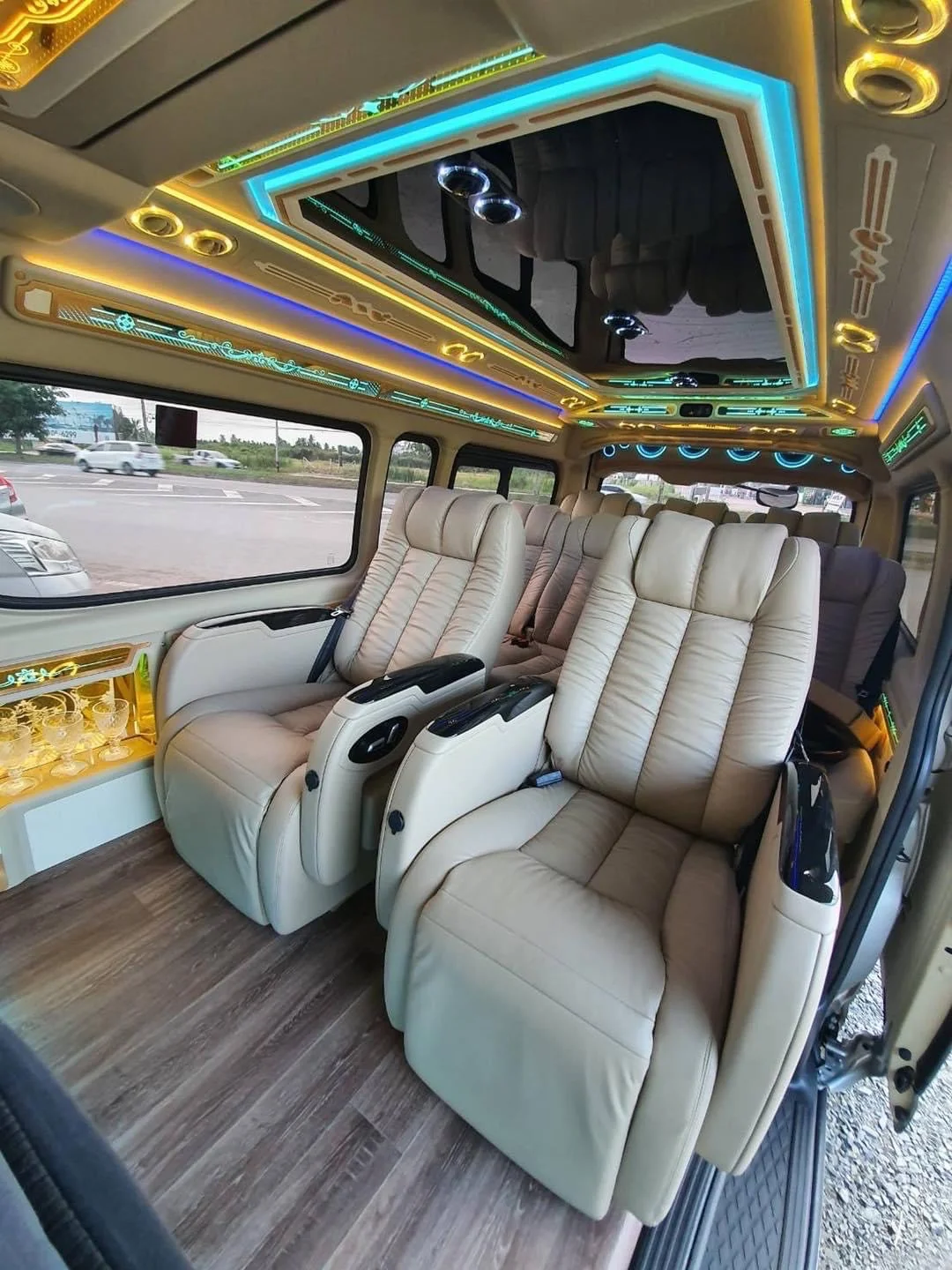 Phuket Airport - Phuket Hotel - (VIP 8 Seats Van)   — image 3
