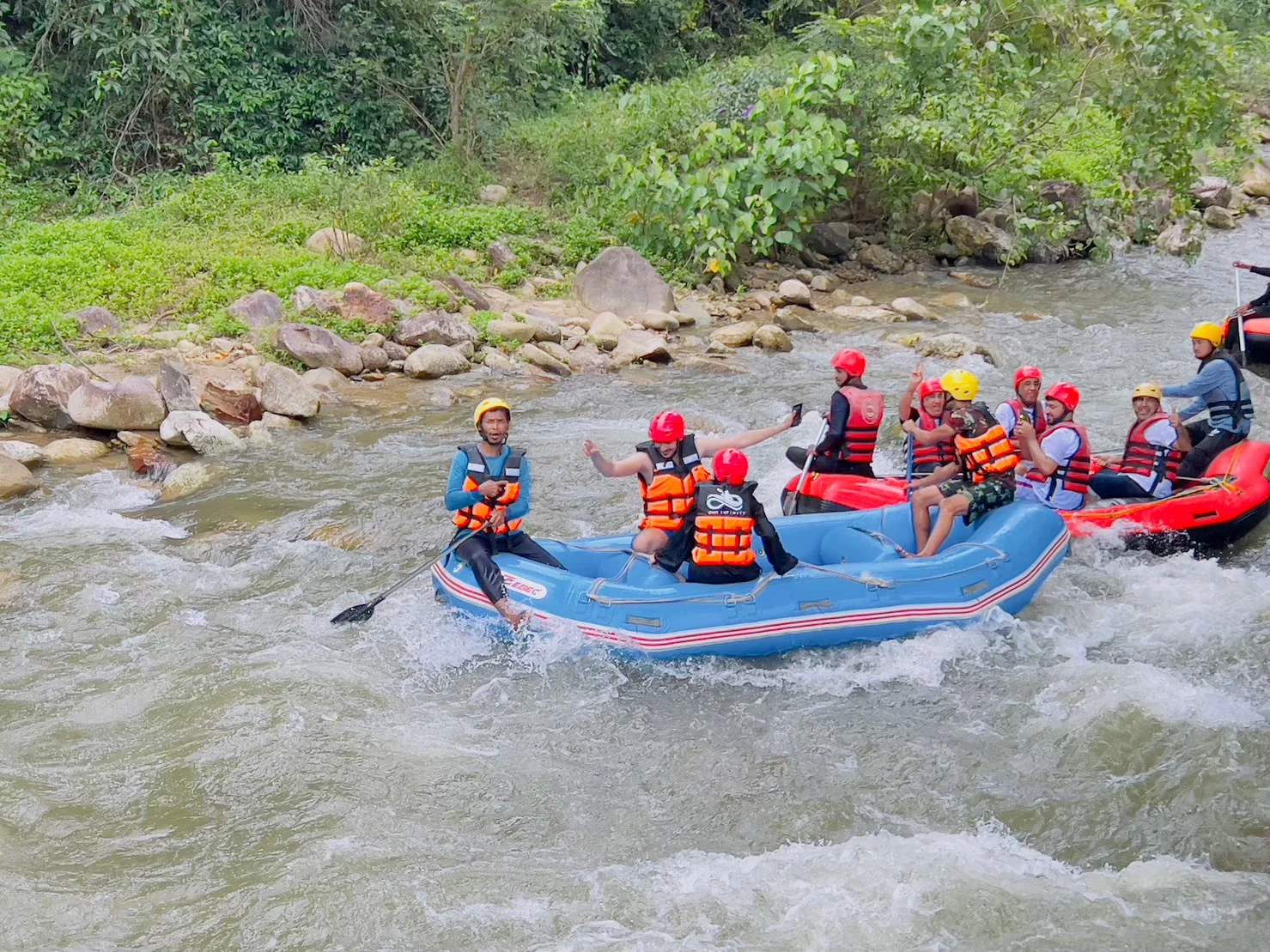 White Water Rating (5 Km.) + Lunch + Zipline + SIC Transfer